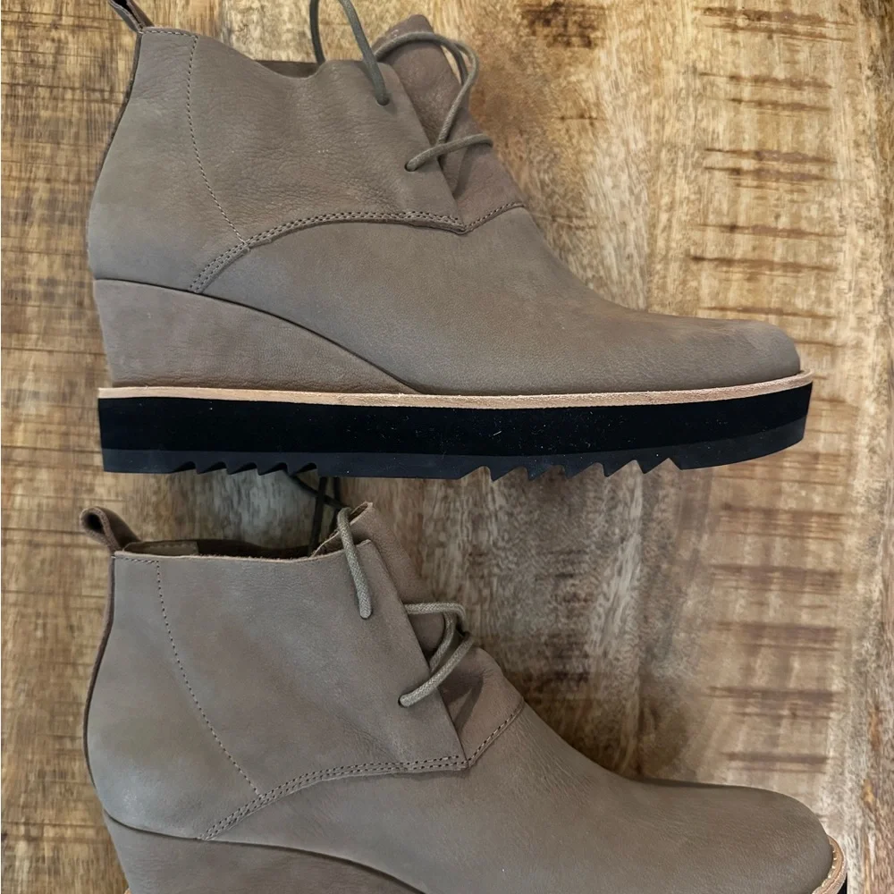 Eileen Fisher Beige Lace-Up Wedge Boots Falcon oiled nubuck NWT NEW BOX SIZE 9